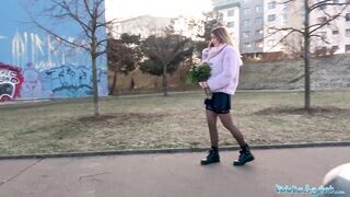 20 éves hatalmas didkós lakótelepi világos szőke tini pénzért szexel