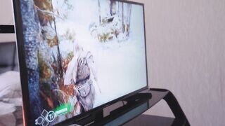 Gamer lány konzolozás helyett pélót kap
