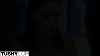 Lana Rhoades seggét egy néger manus bassza