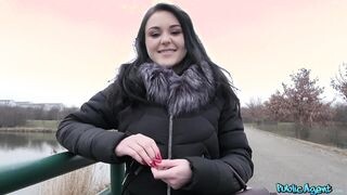 Orosz tini csaj pénzért kúrel