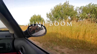 Izgató tini barátnő a kocsiban cumizik