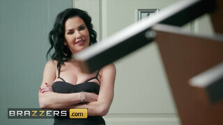 Brazzers - Veronica Avluv segge megdöngetve