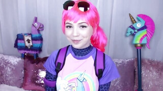 Fortnite cosplayes lány cumizza a műfaszokat