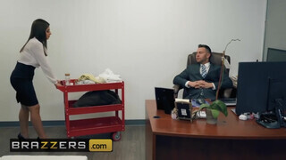 Brazzers - Ella Knox az óriás csöcsű kolumbiai lány
