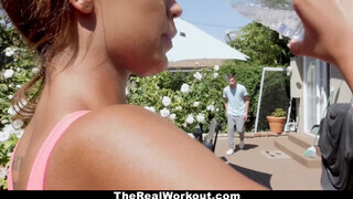 TheRealWorkout - barna szexy fitness vlogger videója