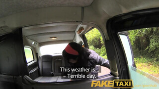 FakeTaxi - kolumbiai csajszi hátsó bejáratba tolva