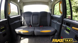 Fake Taxi - Ashleigh Devere a méretes tőgyes lány