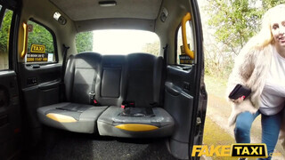 Fake Taxi - Méretes cickós világos szőke megkúrva