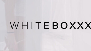 WhiteBoxxx - kicsmellű csajszi keményen meghágva
