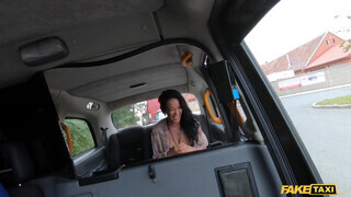Fake Taxi - Asia Vargas a hátsó ülésen kúrel