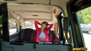 Fake Taxi - Sportos lány megbaszva a taxiban