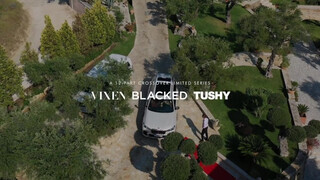 TUSHY - Jia Lissa popsija megdöngetve