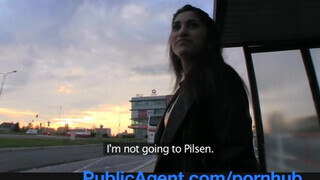 PublicAgent - gyönyörű ázsiai csajszi felszedve a buszmegállóban