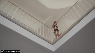 HOTWIFEXXX - Rövid hajú háziasszony meghágva