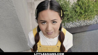 Gyönyörű kicsike japán lány és a szomszédok