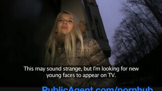 PublicAgent - Karol Lilien a hatalmas cickós szöszi