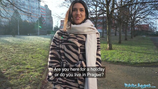 Public Agent - Lena Coxx borotvált muffja bekúrva