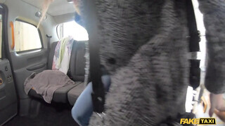 Fake Taxi - Pici cicis fiatal csaj lovagol