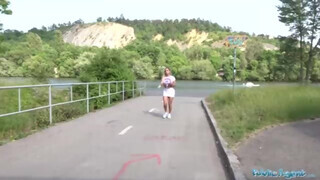 Public Agent - Hatalmas tőgyes formás seggű csaj