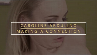Caroline Ardulino fiatalabb manussal dug