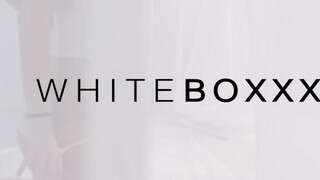 WHITEBOXXX - Tini csaj játszik a puncijával