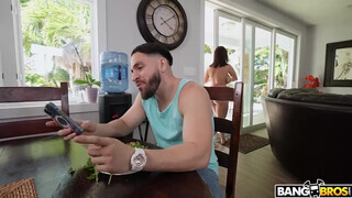 BANGBROS - Crystal Chase a nagy mellű latina lány