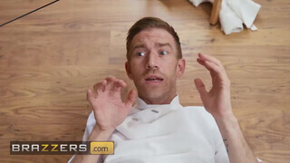 BRAZZERS - Szerencsés masszőr Danny szerencsés, hogy megdughatja Alyssia Kentet és a fullos szobalányát, Alice Hernandezt