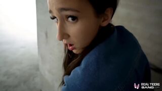Carmen Rae kicsike picsája hardcore dugásba keveredik a castingon