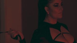 Kathalina777 keményen uralva egy dögös latina milf által