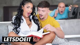 Kezdő angolos lány seggben profi a LetsDoeIt csatornán
